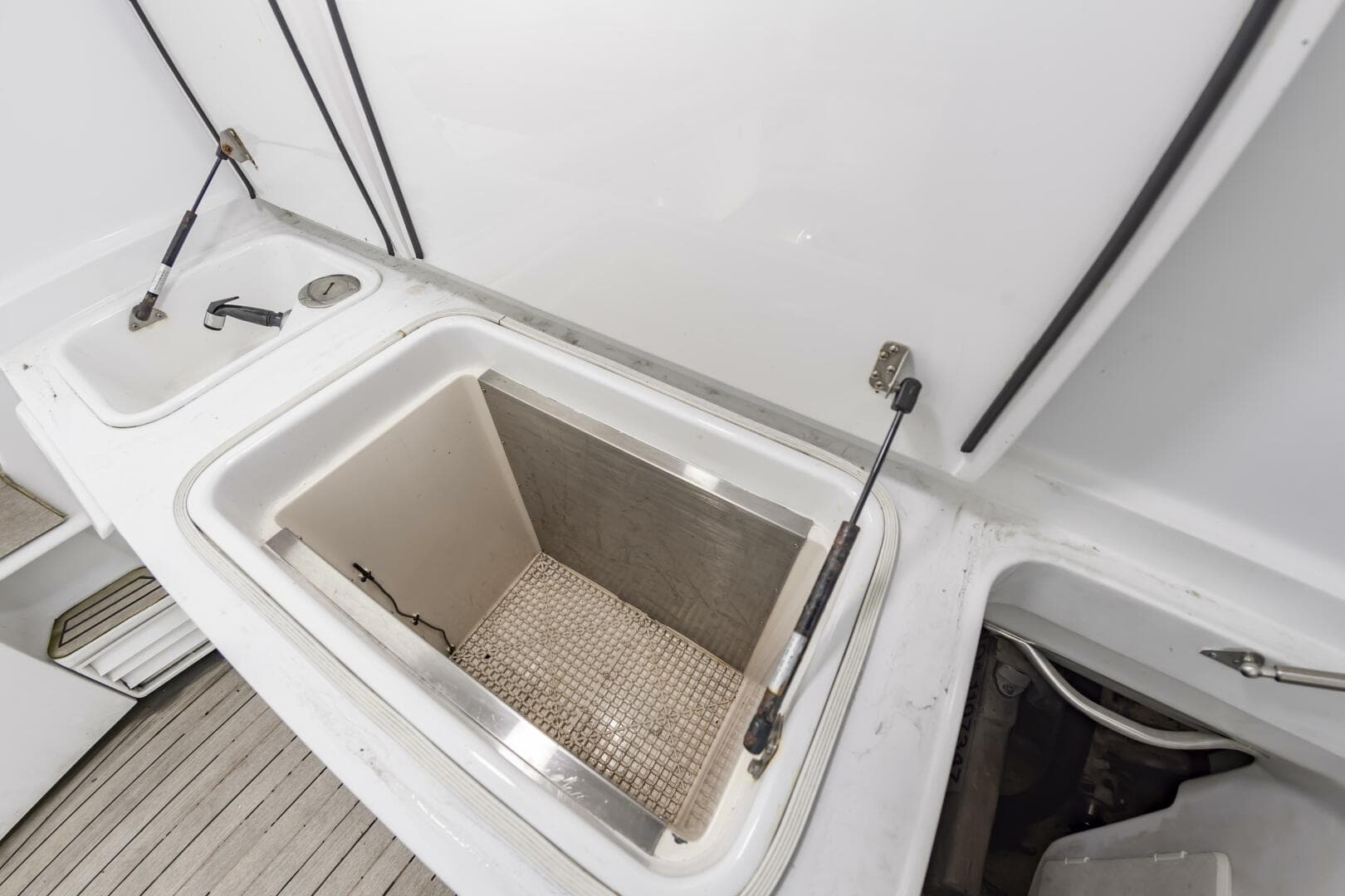 2001 Ocean Yachts 52 SUPER SPORT