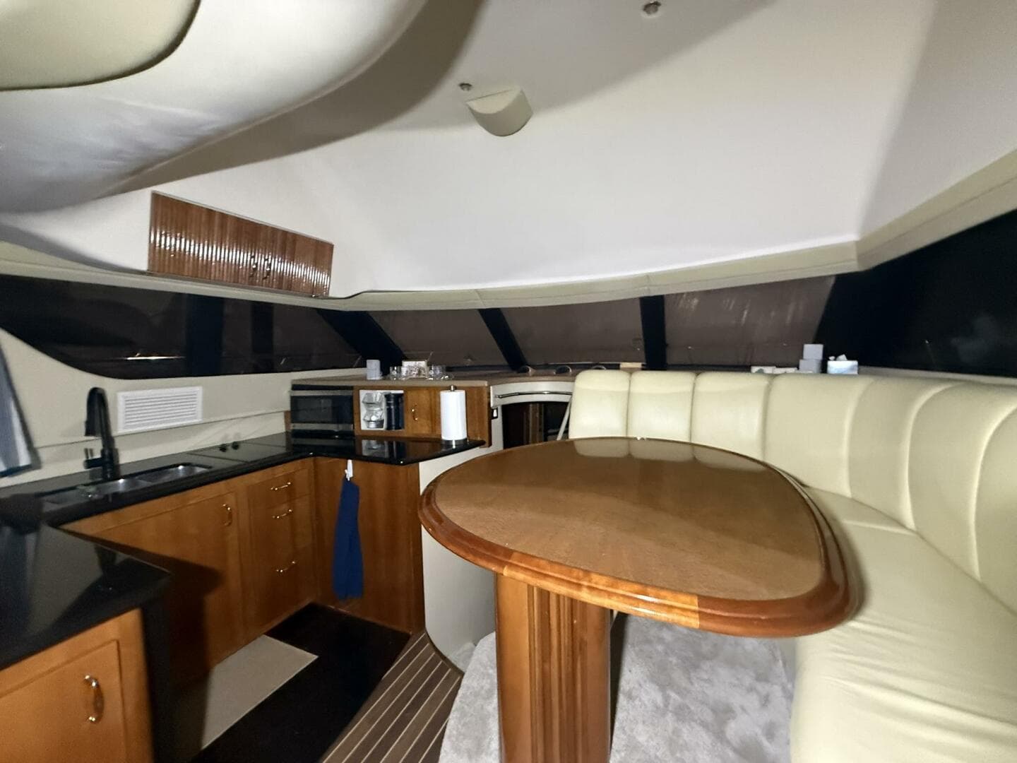 2004 Carver 460 voyager