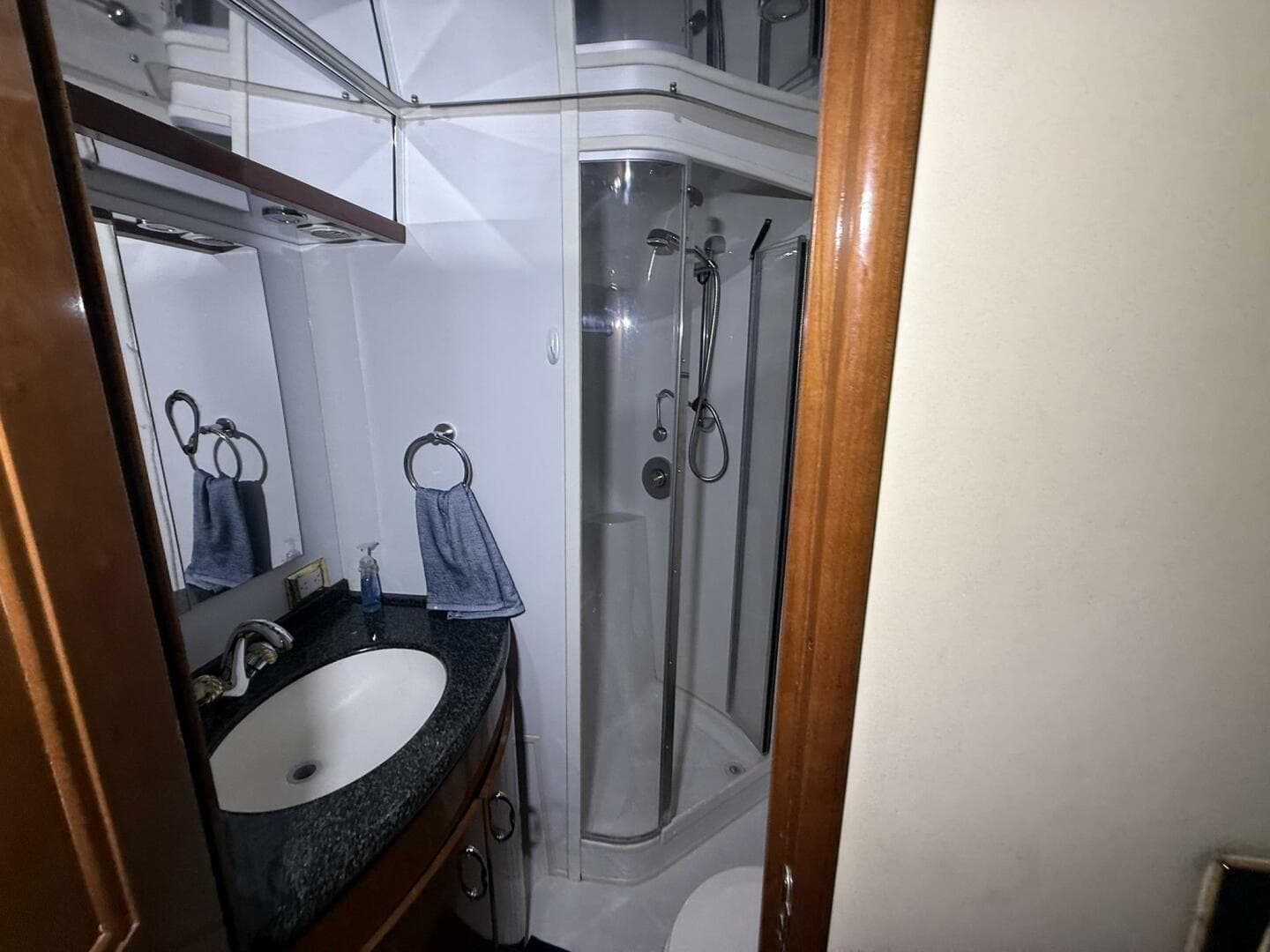 2004 Carver 460 voyager