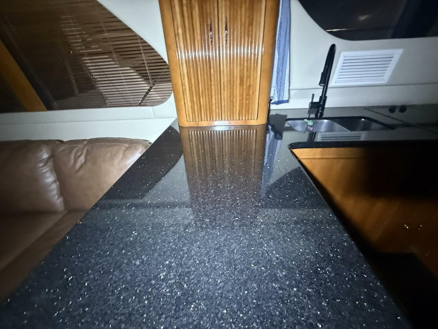 2004 Carver 460 voyager