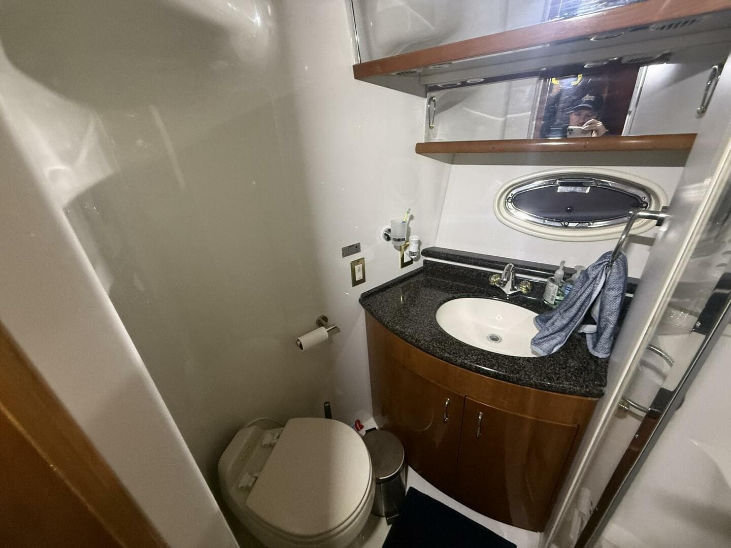 2004 Carver 460 voyager