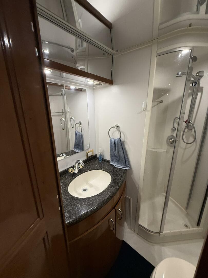 2004 Carver 460 voyager