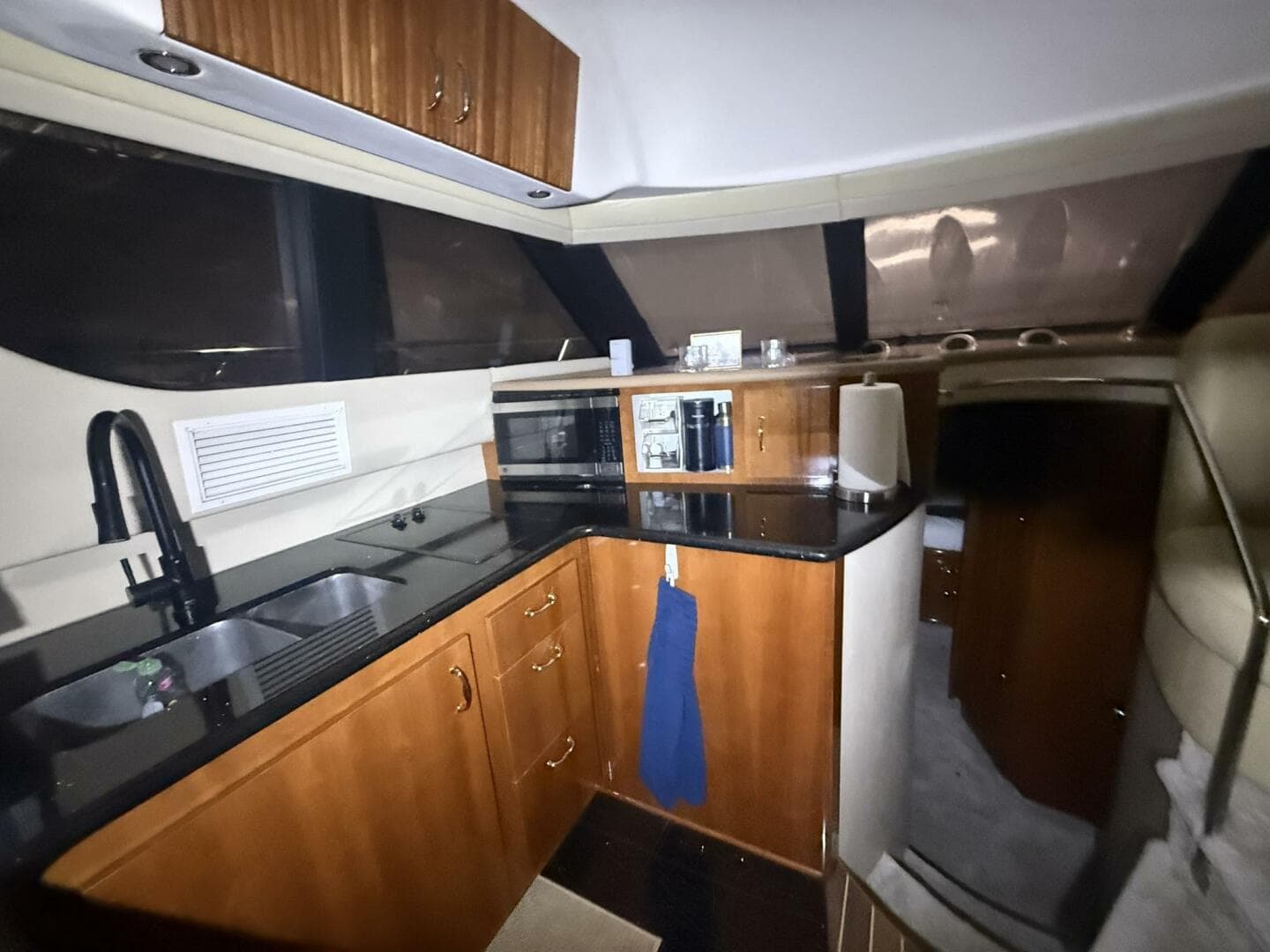 2004 Carver 460 voyager