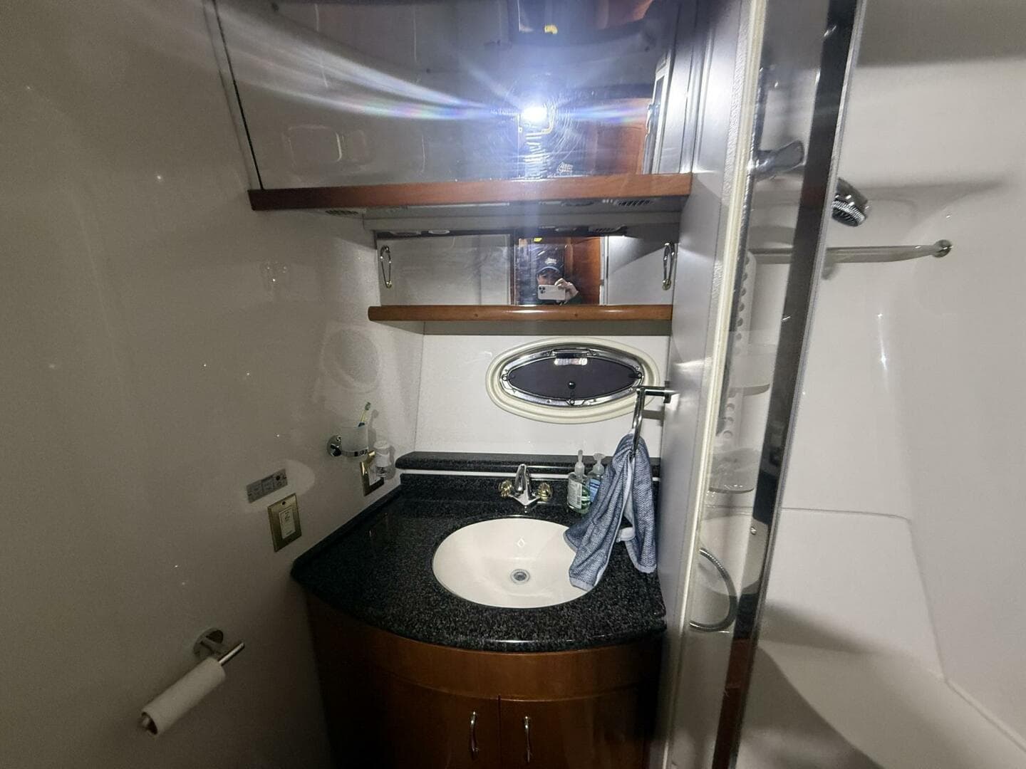 2004 Carver 460 voyager