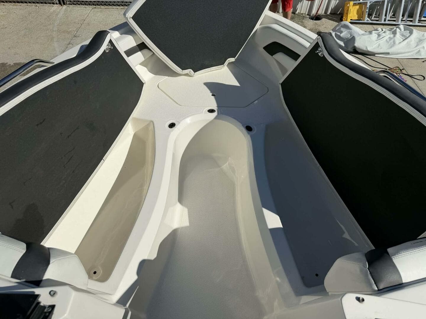 2015 Larson LX 225S IO