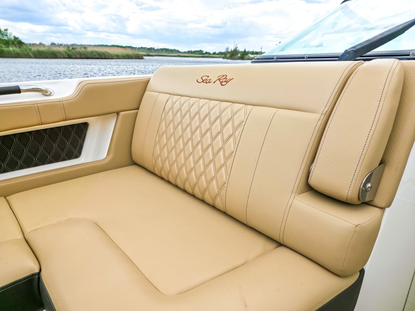 2023 Sea Ray SLX 310 OB