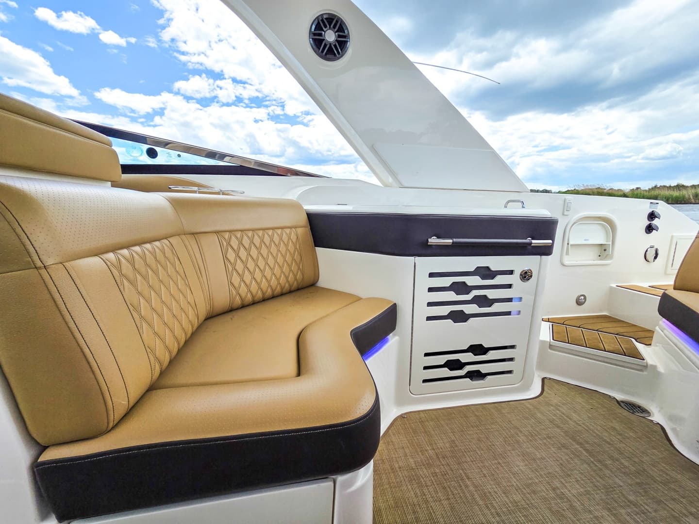 2023 Sea Ray SLX 310 OB