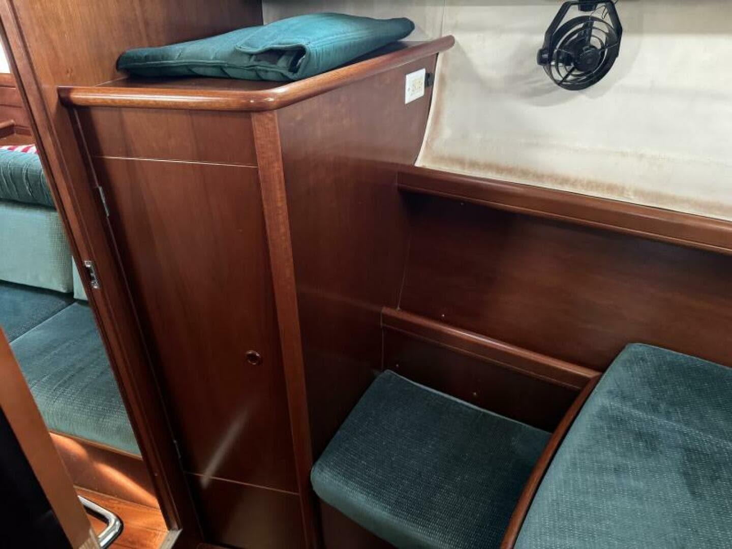 1999 Beneteau 381