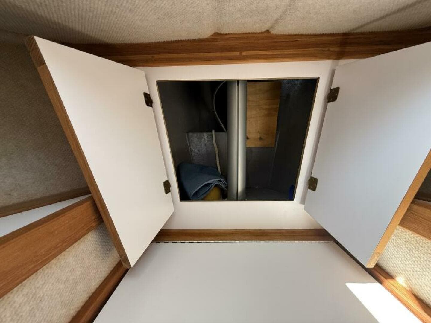 Horizon Cat chain locker