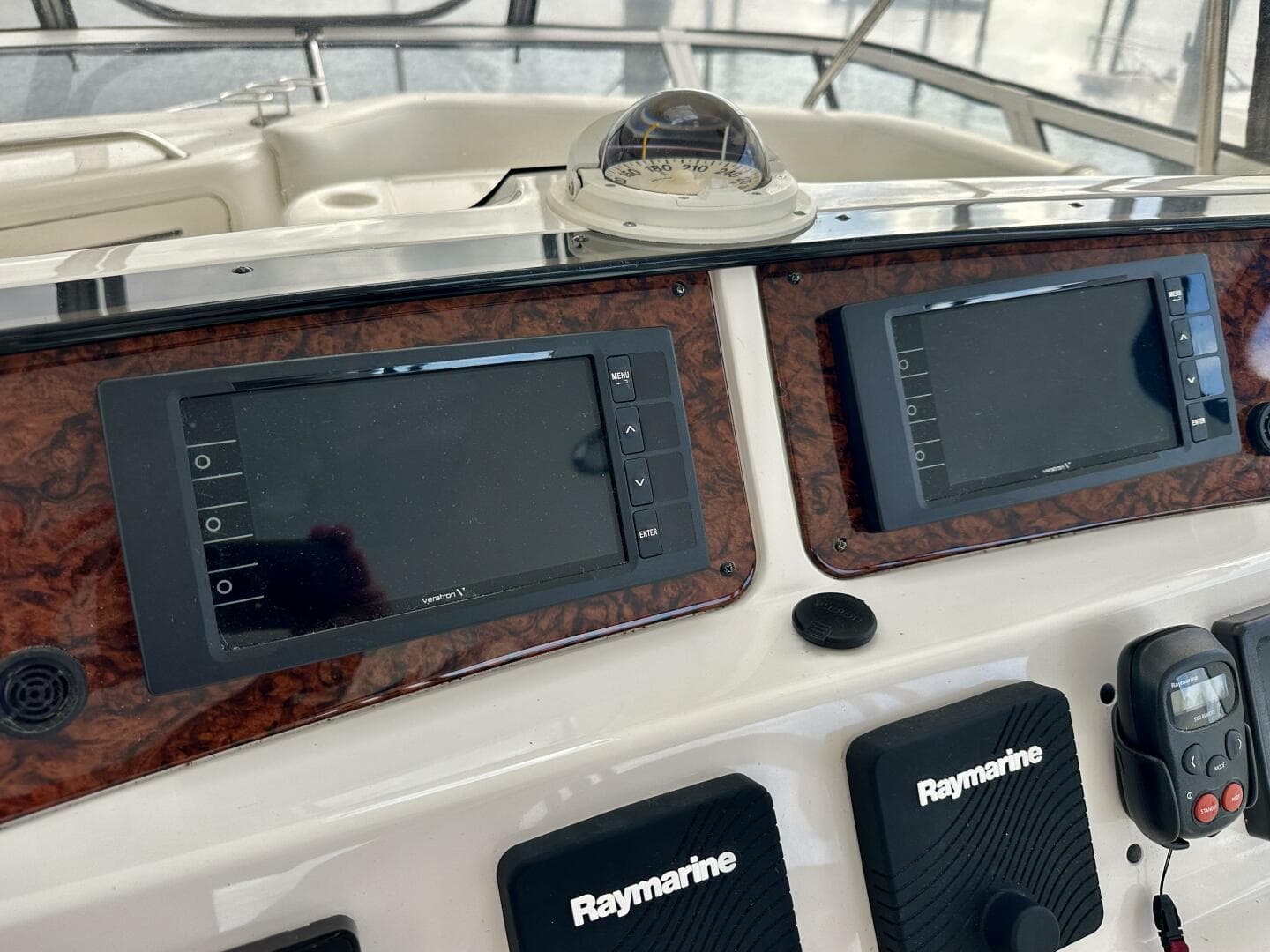 Sea Ray 48 LIFE IS GOOD TODAY - Flybridge Helm