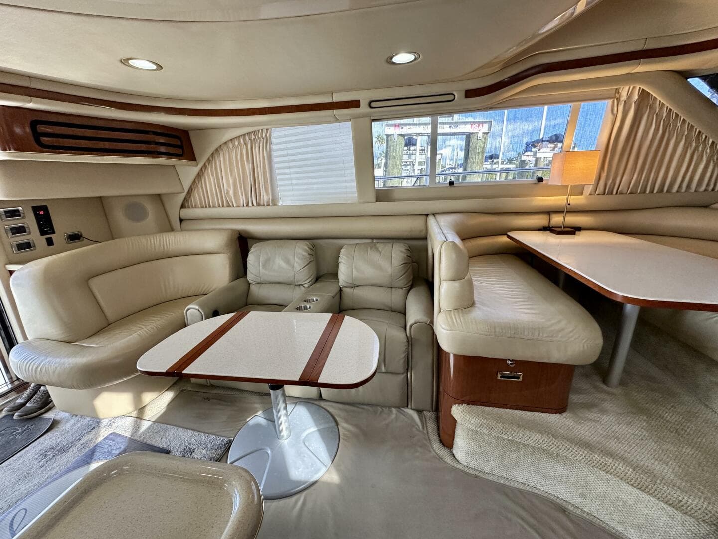 Sea Ray 48 LIFE IS GOOD TODAY - Galley Dinette