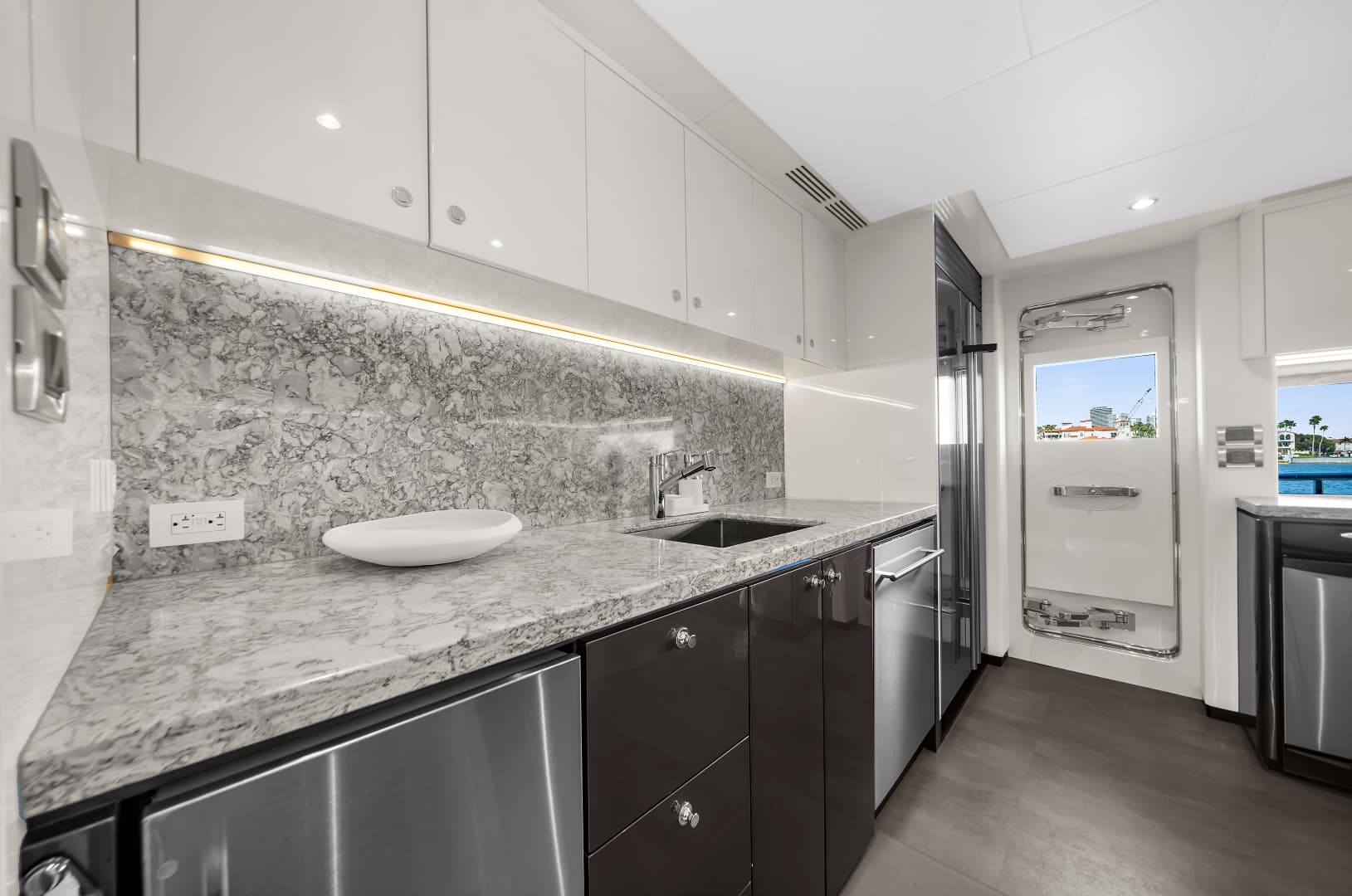 2024 Ocean Alexander 32 L