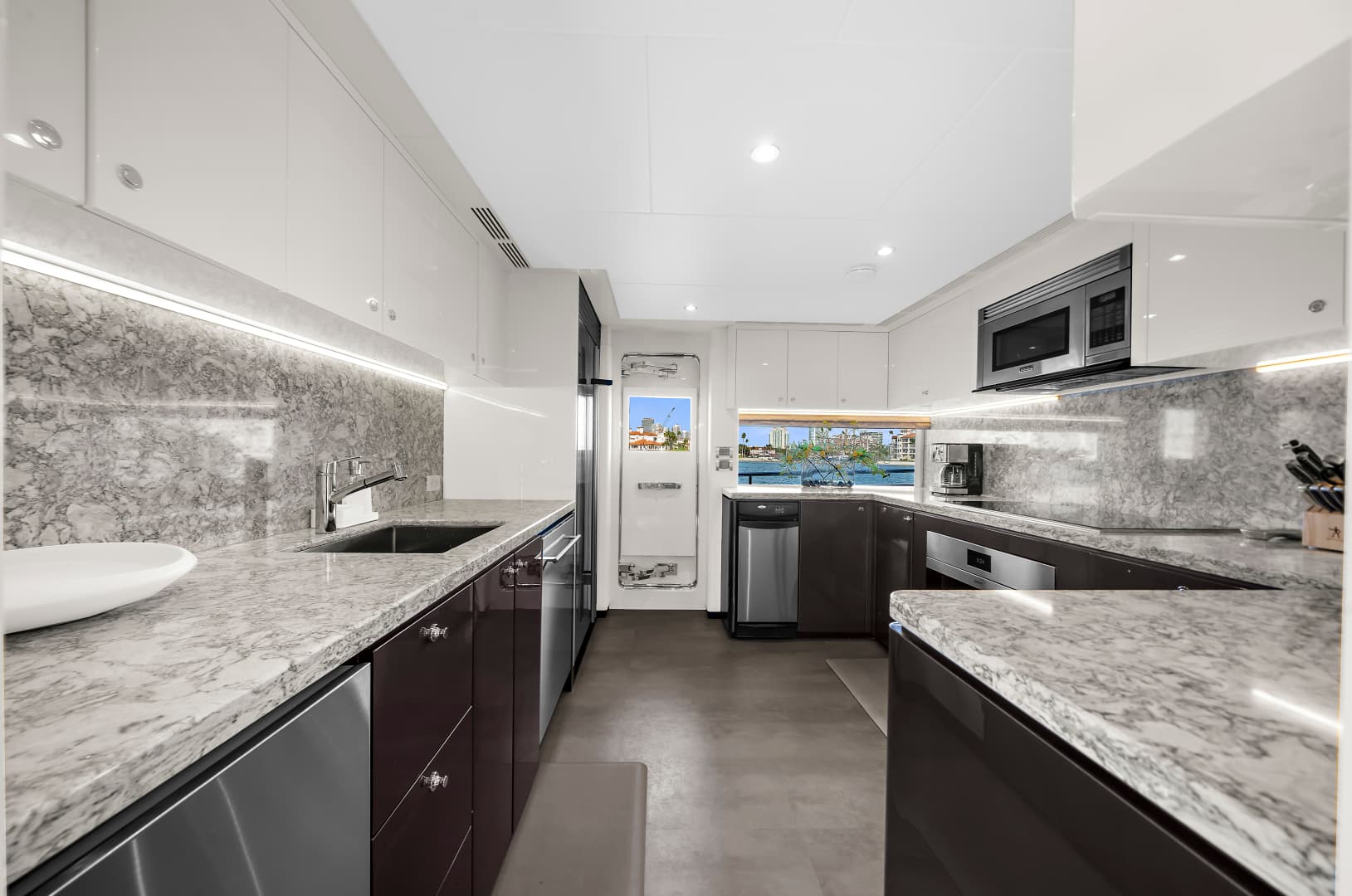 2024 Ocean Alexander 32 L