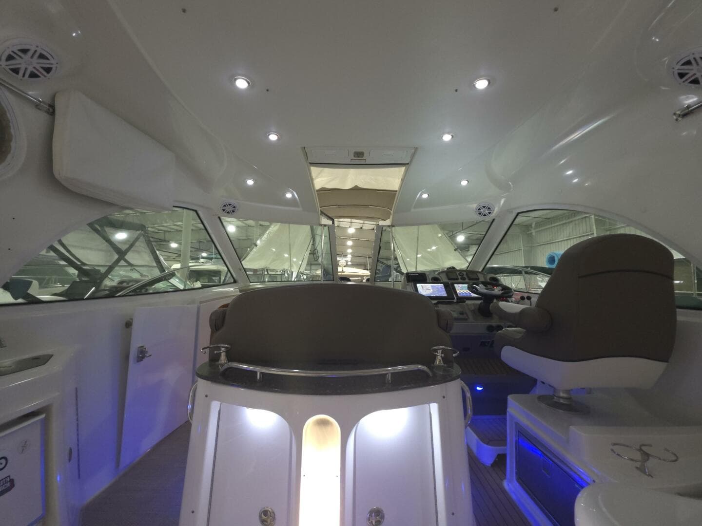 2008 Cruisers Yachts 