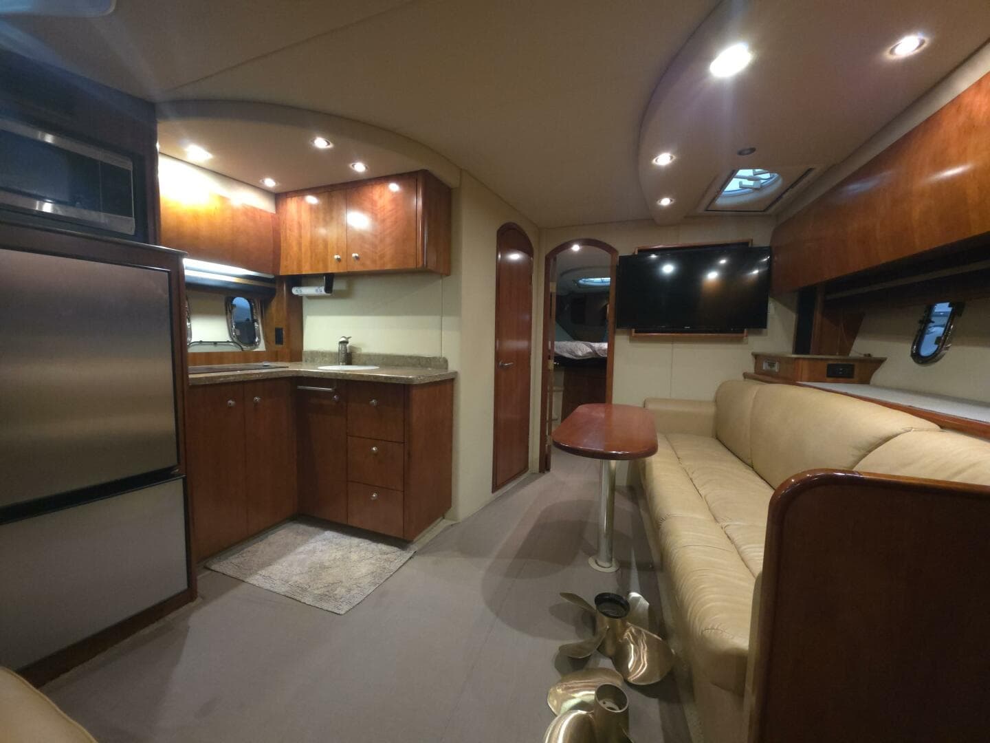 2008 Cruisers Yachts 