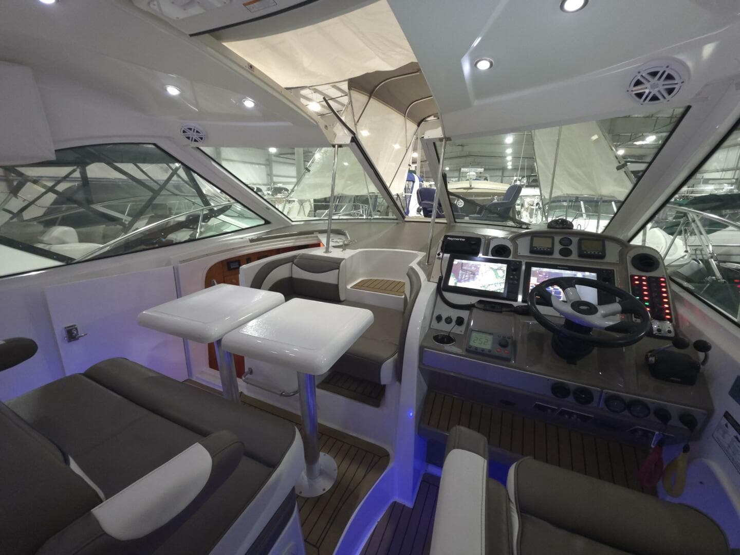 2008 Cruisers Yachts 