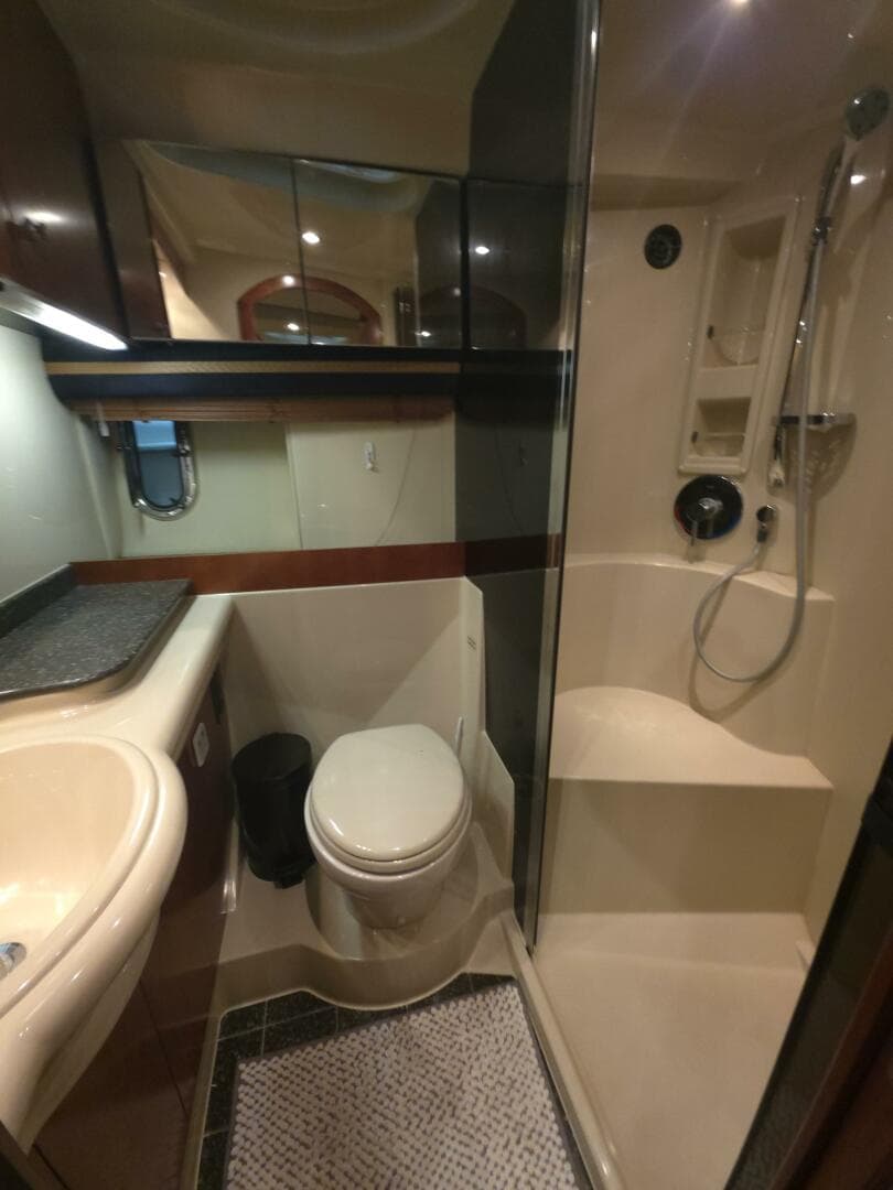 2008 Cruisers Yachts 