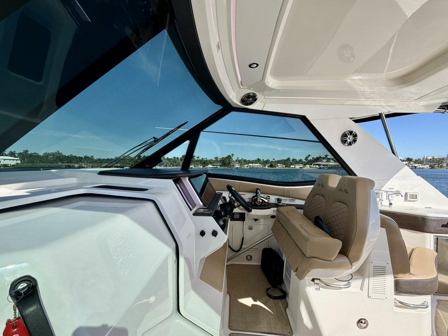 Sea Ray 32 - Helm