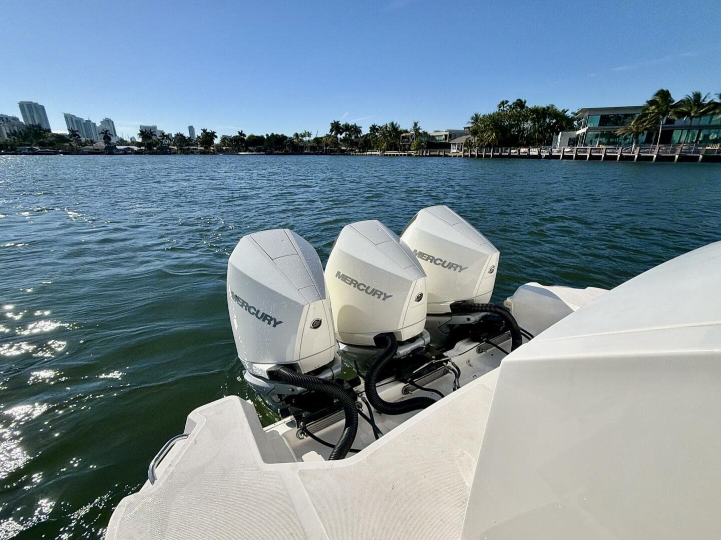 Sea Ray 32 - Engines