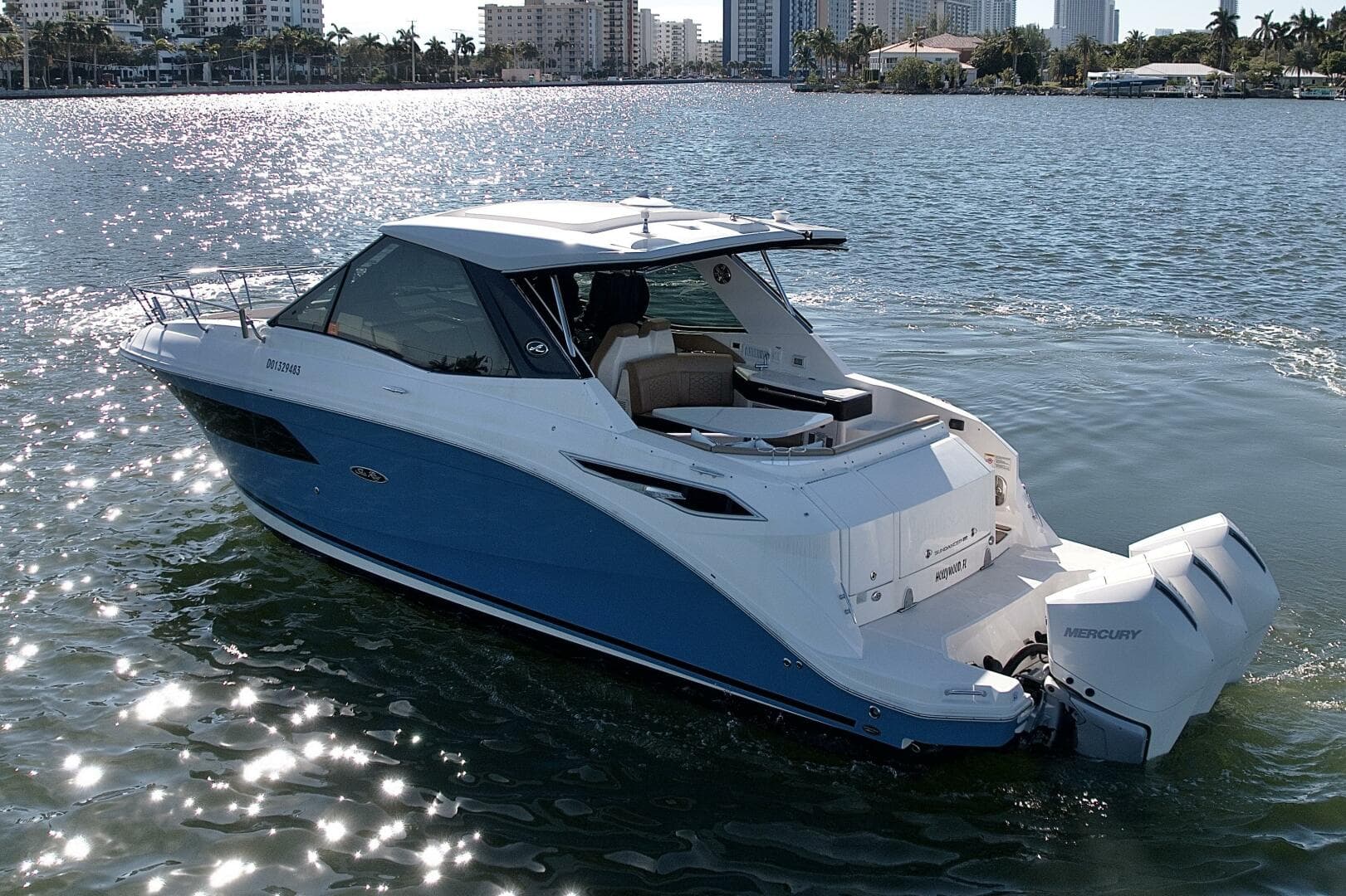 Sea Ray 32 - Exterior Profile