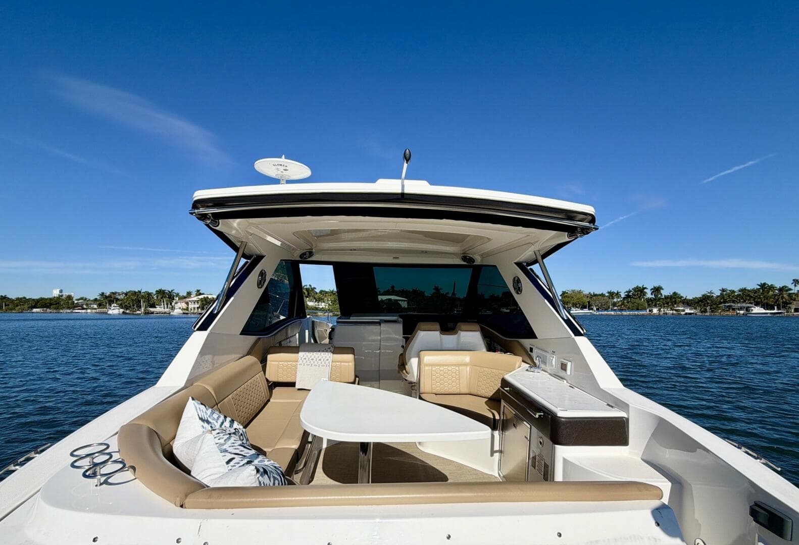 Sea Ray 32 - Cockpit