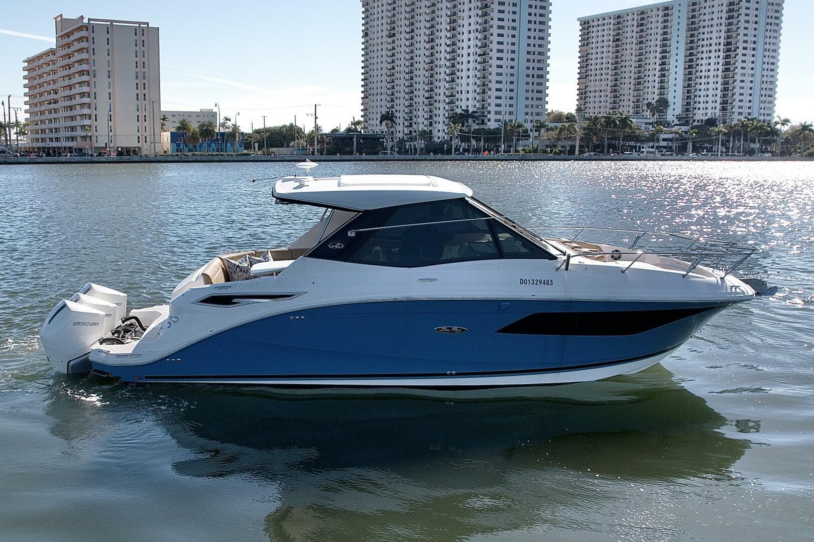 Sea Ray 32 - Exterior Profile