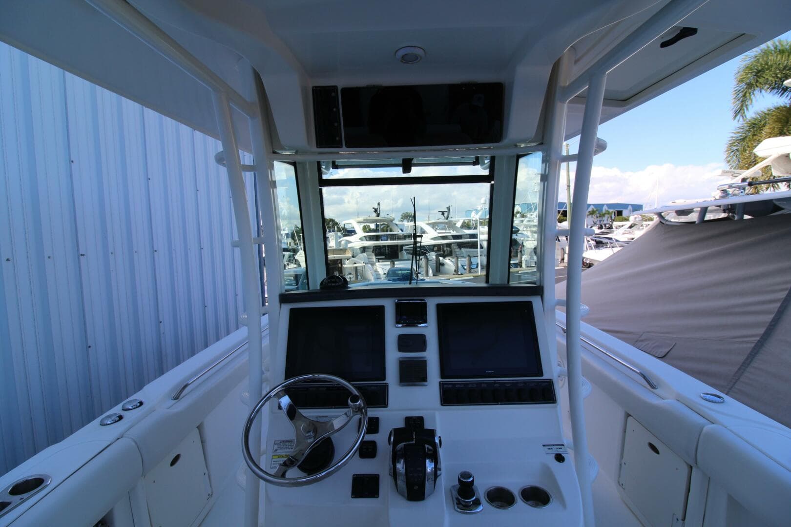 2015 Boston Whaler 320 Outrage