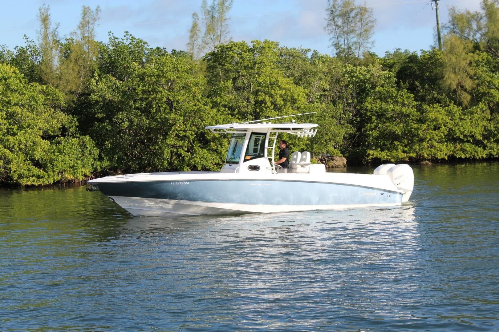 2015 Boston Whaler 320 Outrage