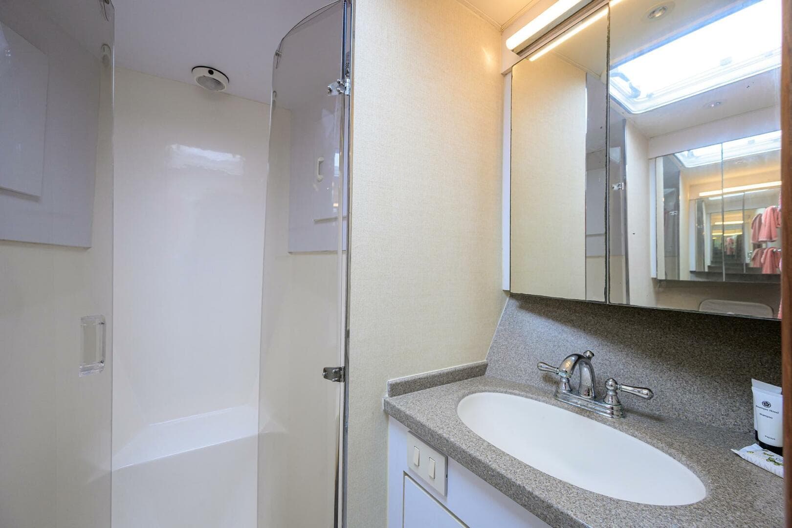 2001 Ocean Yachts Super Sport