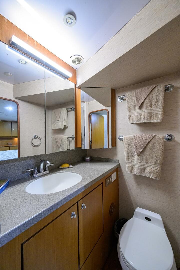 2001 Ocean Yachts Super Sport