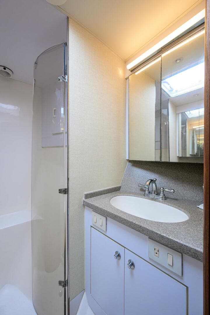 2001 Ocean Yachts Super Sport