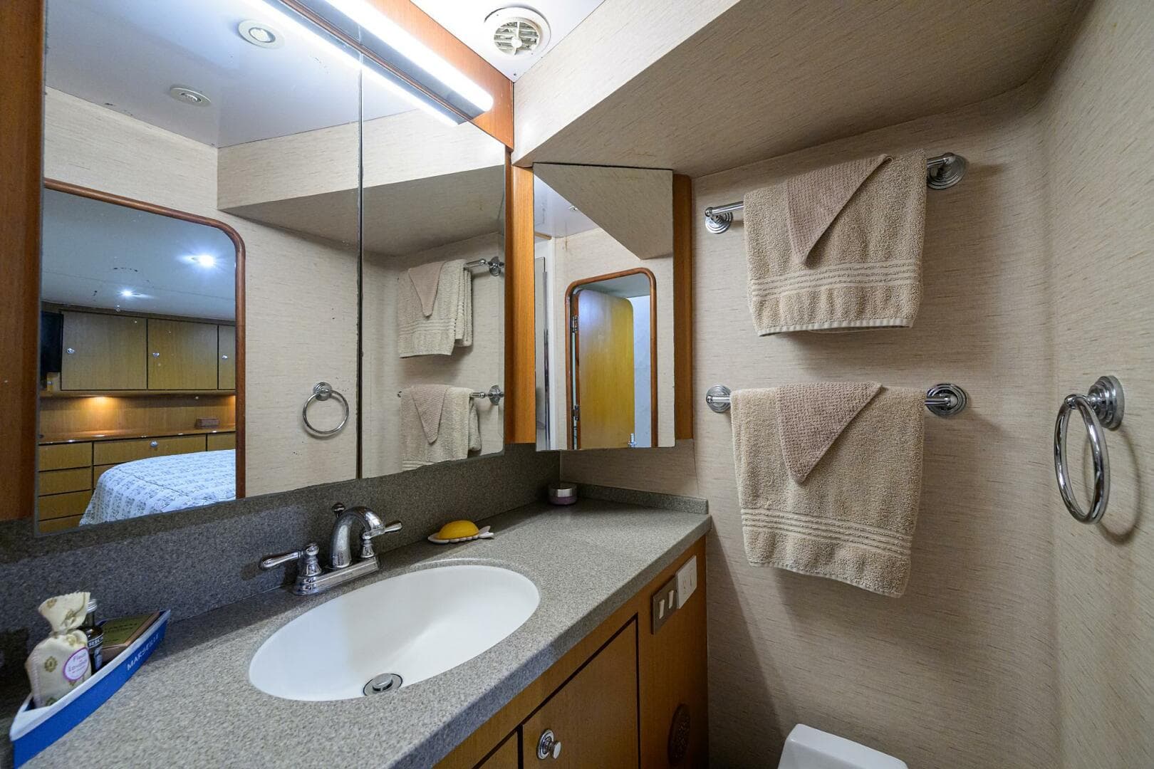 2001 Ocean Yachts Super Sport