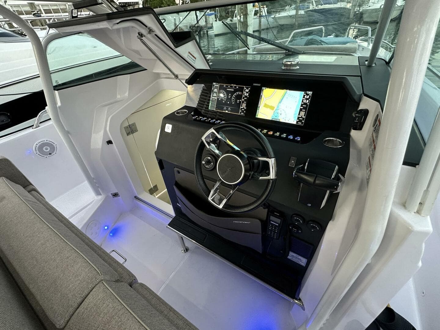 2024 Axopar 37 Sun Top