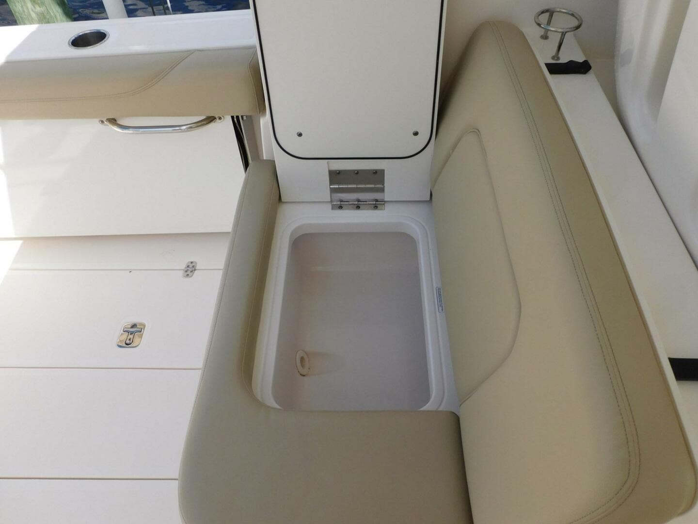 2016 Pursuit 325 Dual Console