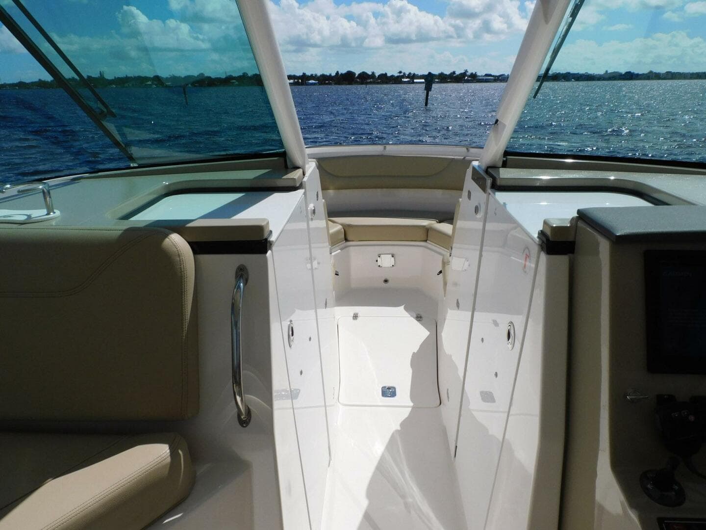 2016 Pursuit 325 Dual Console