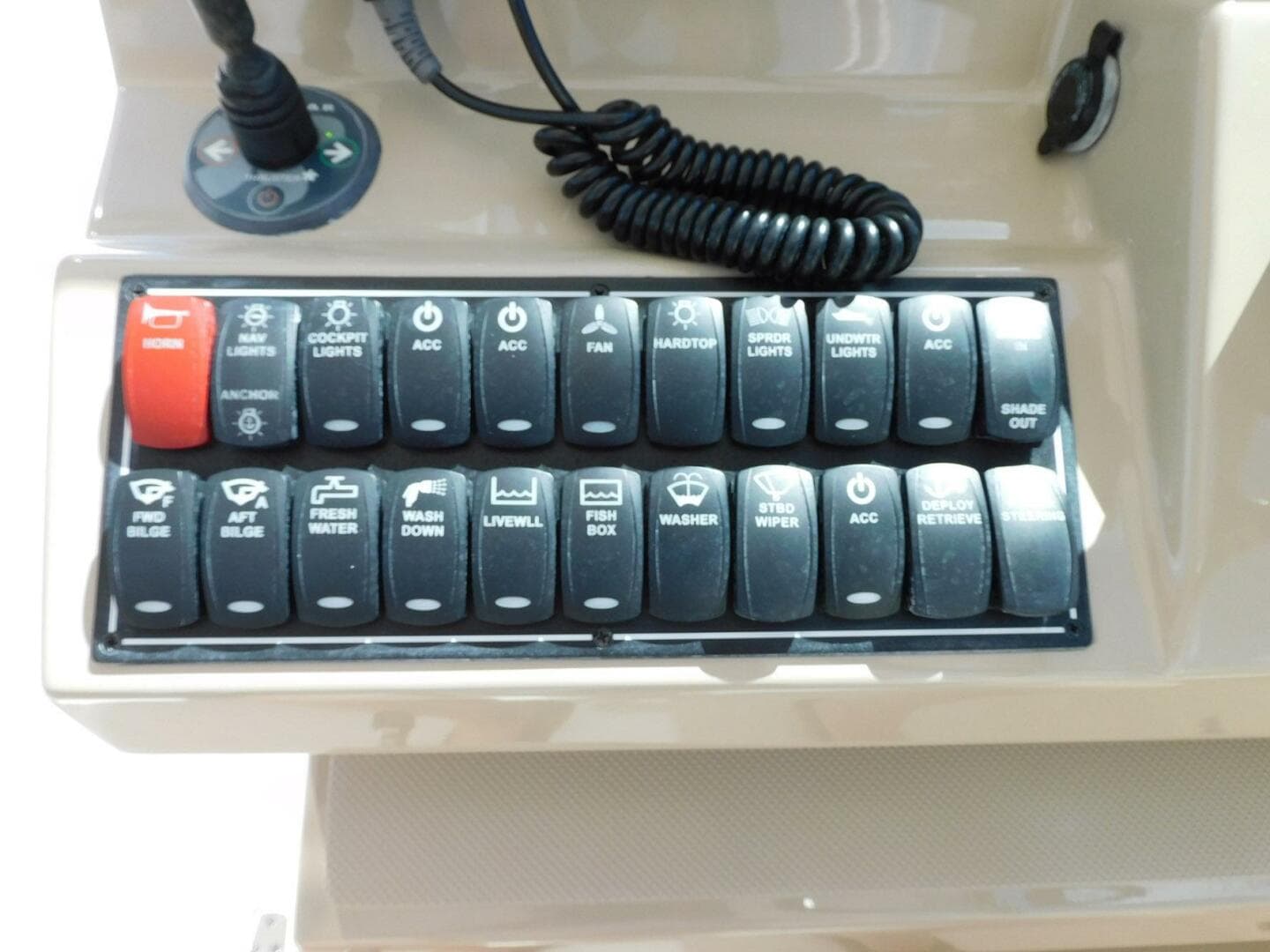 2016 Pursuit 325 Dual Console