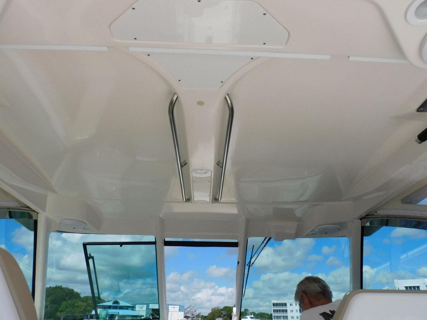 2016 Pursuit 325 Dual Console