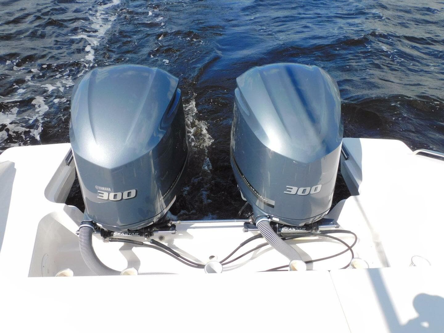 2016 Pursuit 325 Dual Console
