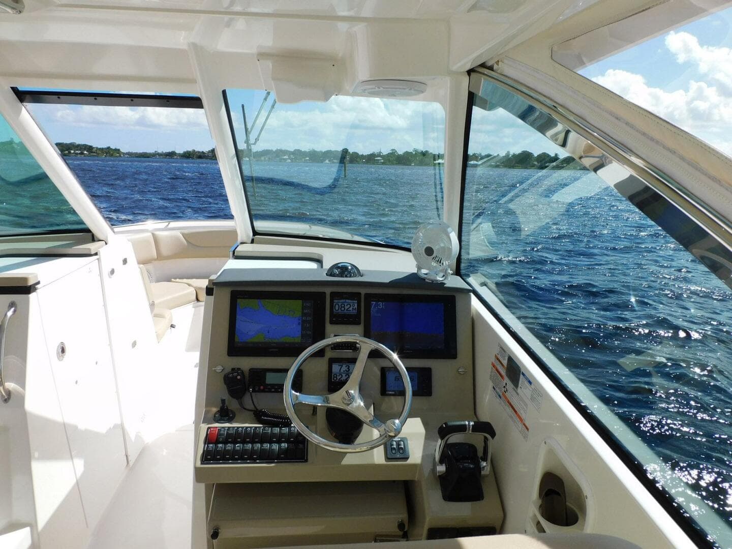 2016 Pursuit 325 Dual Console