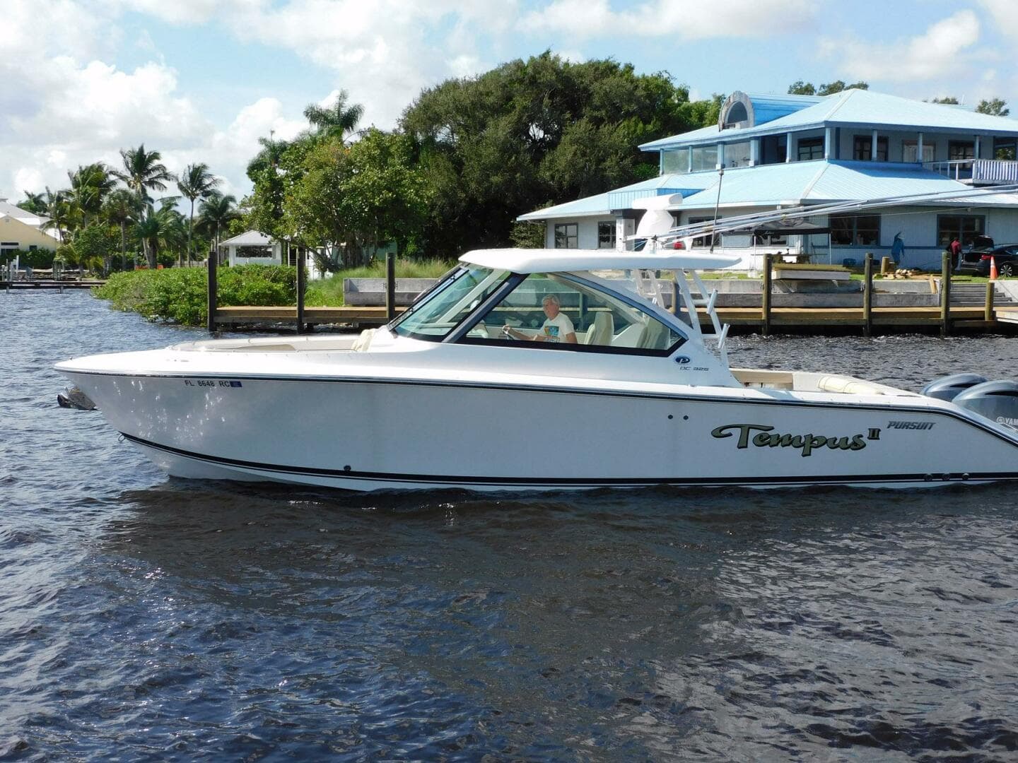 2016 Pursuit 325 Dual Console