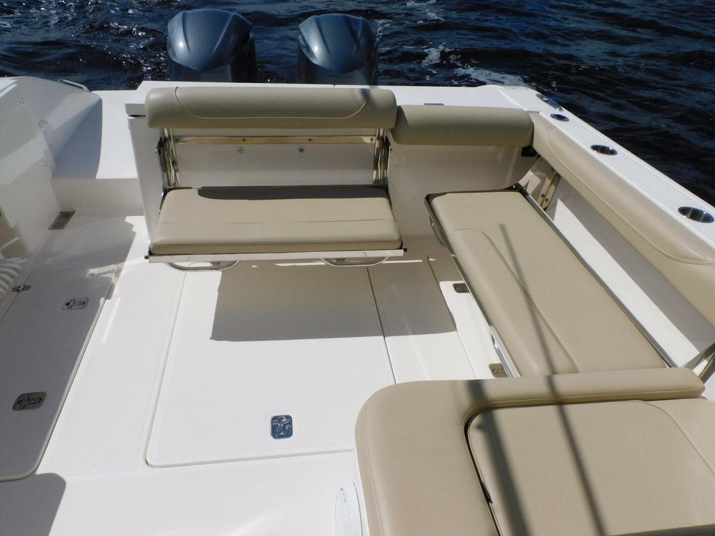 2016 Pursuit 325 Dual Console