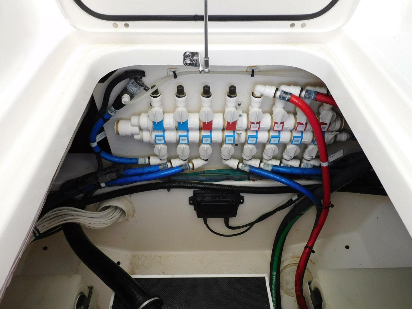 2016 Pursuit 325 Dual Console