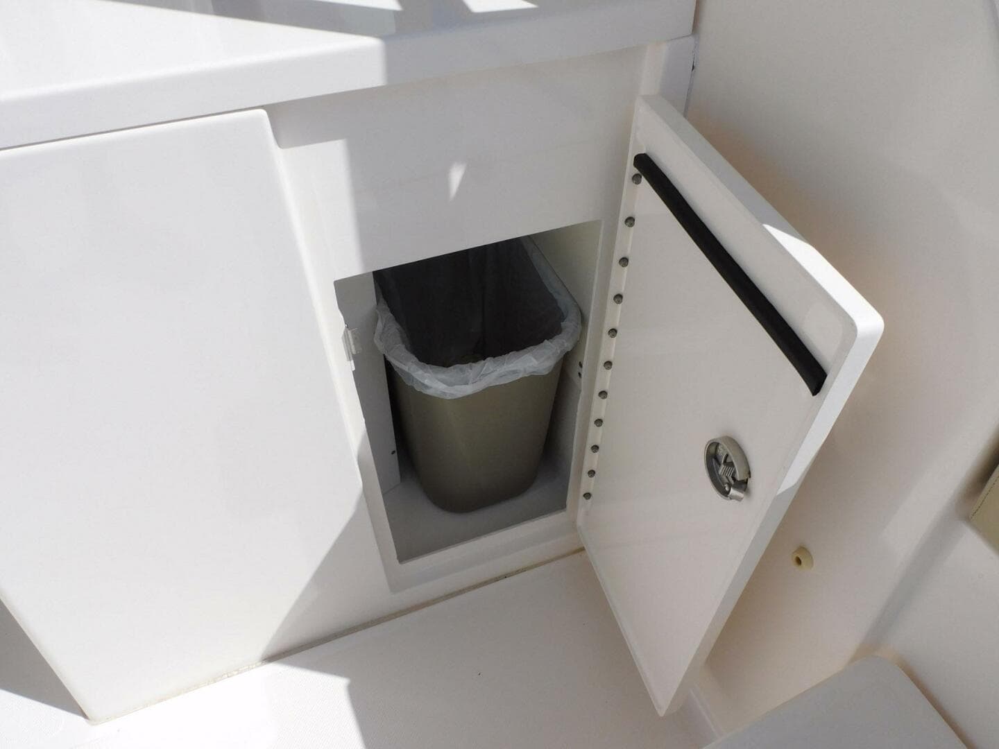 2016 Pursuit 325 Dual Console