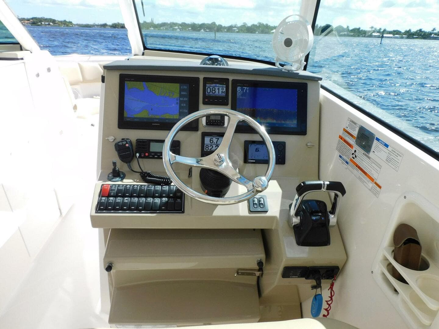 2016 Pursuit 325 Dual Console