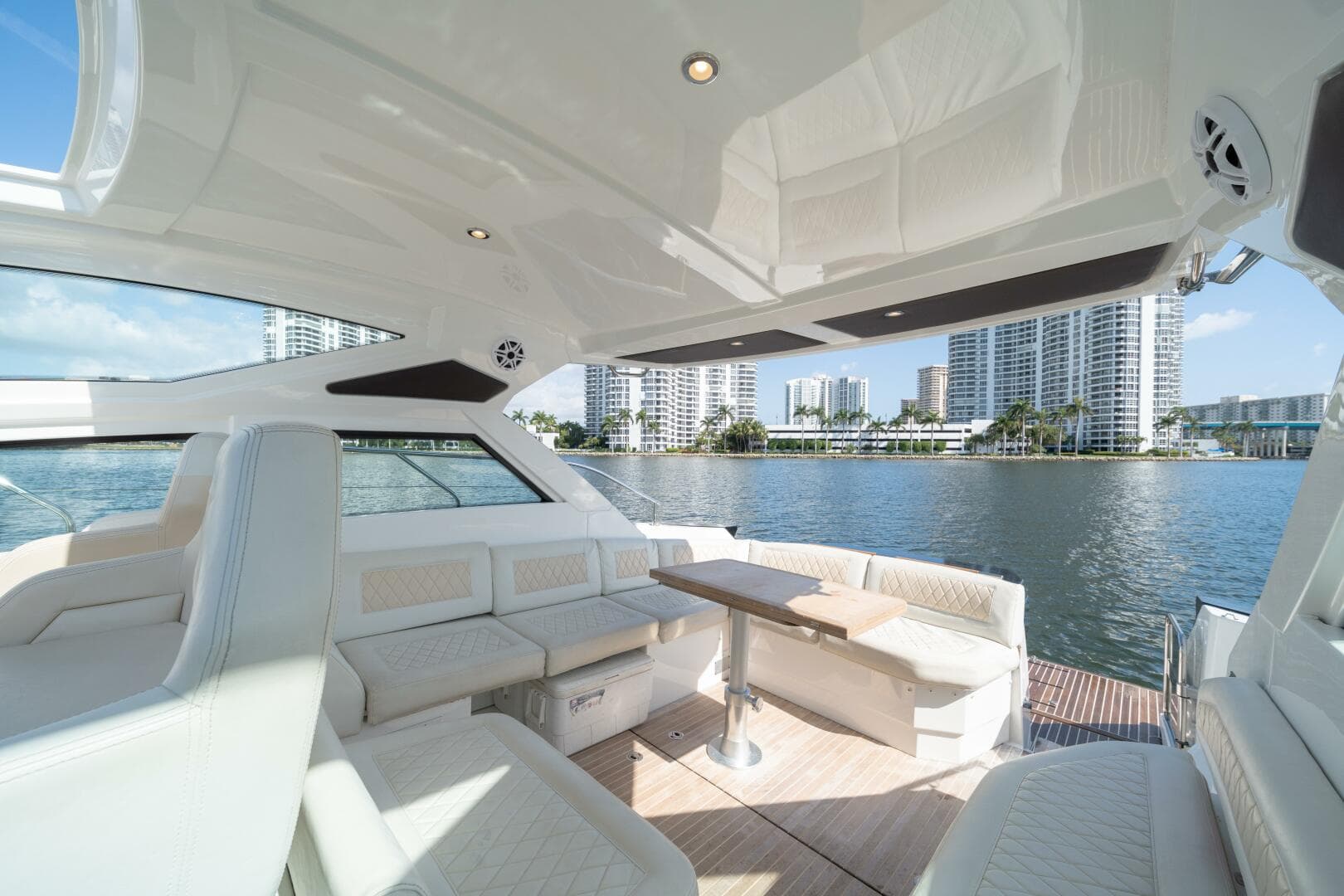 Beneteau 40 - Tis the Seasun - Helm