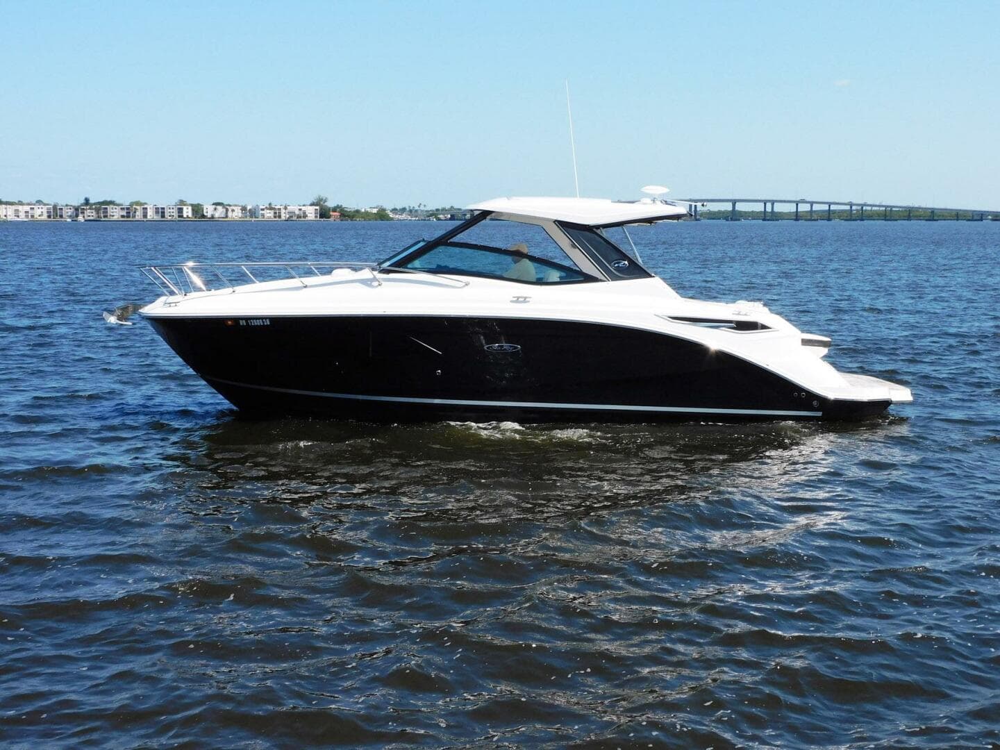 2018 Sea Ray Sundancer 320