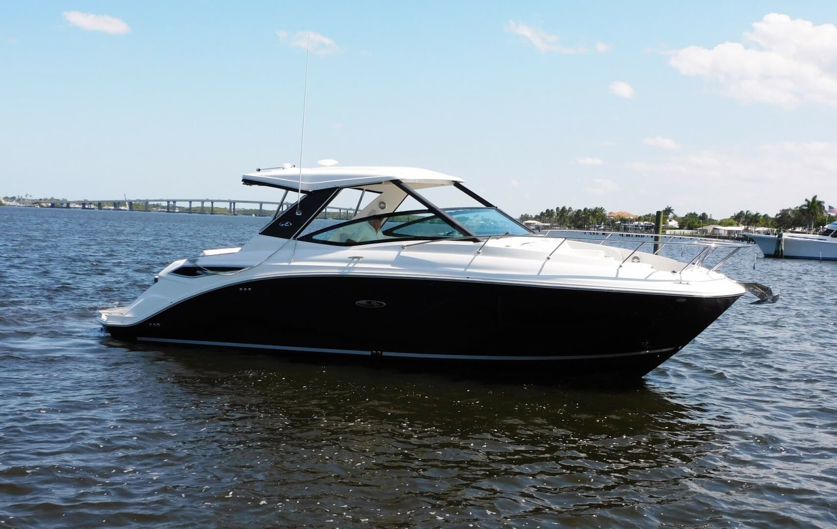 2018 Sea Ray Sundancer 320