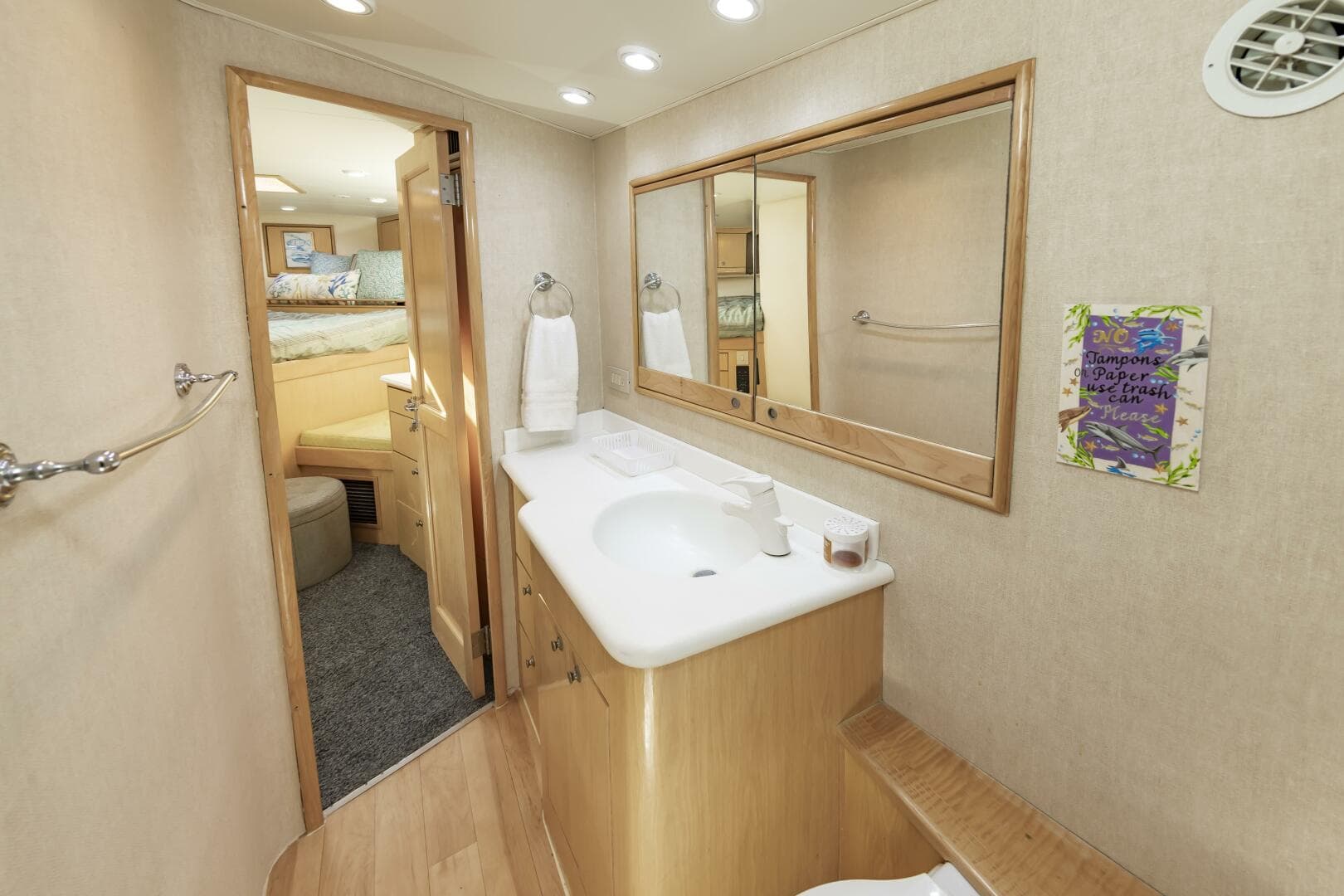 52BuddyDavisFishinFever040