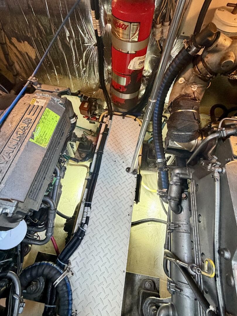 2007 Cruisers Yachts 370 Express