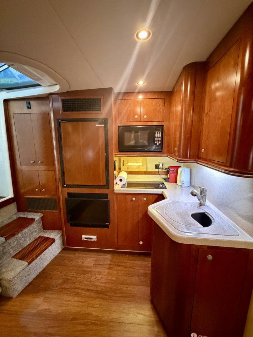 2007 Cruisers Yachts 370 Express